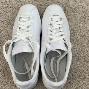 Nike tennis shoes